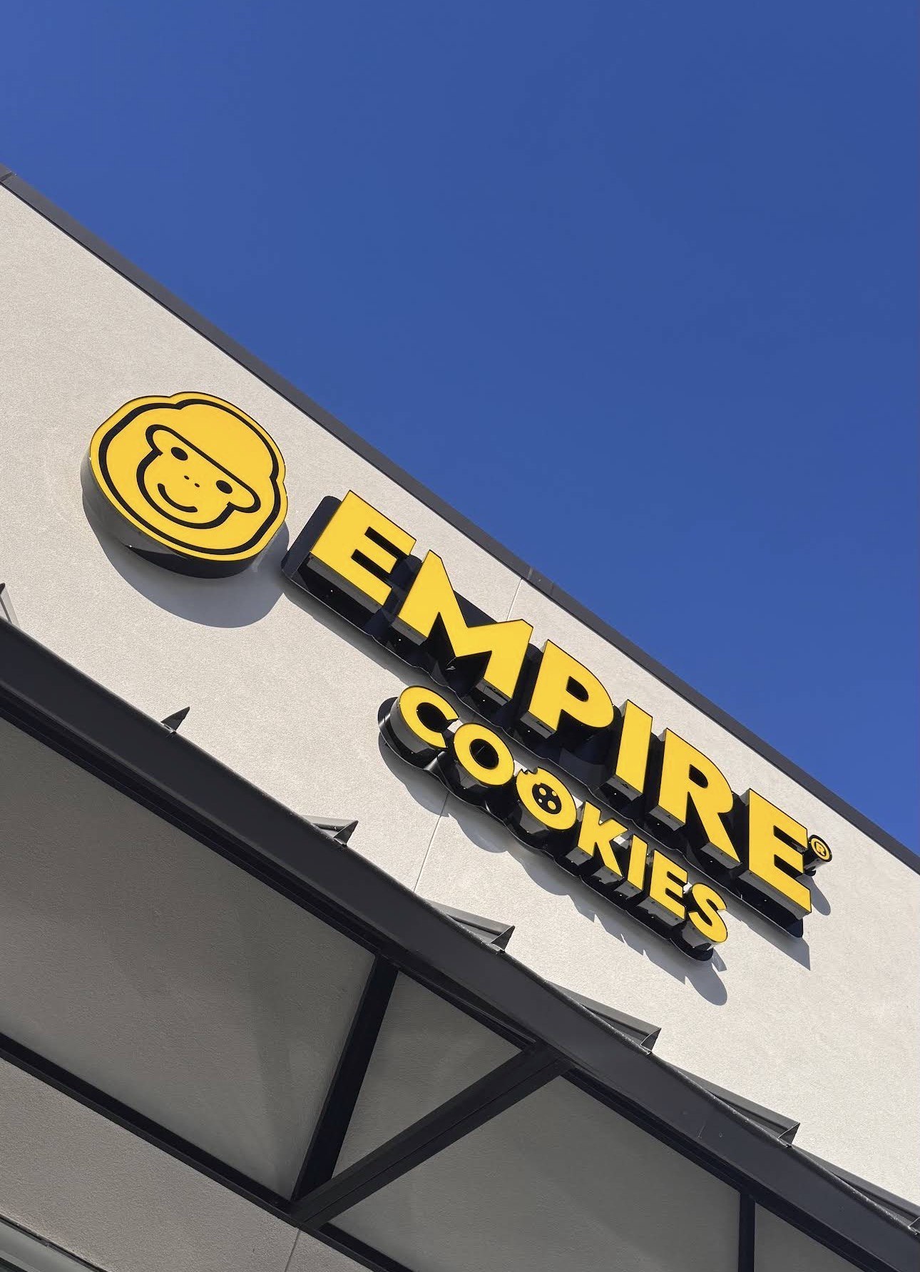 Letrero iluminado con letras de canal para Empire Cookies, Houston, TX