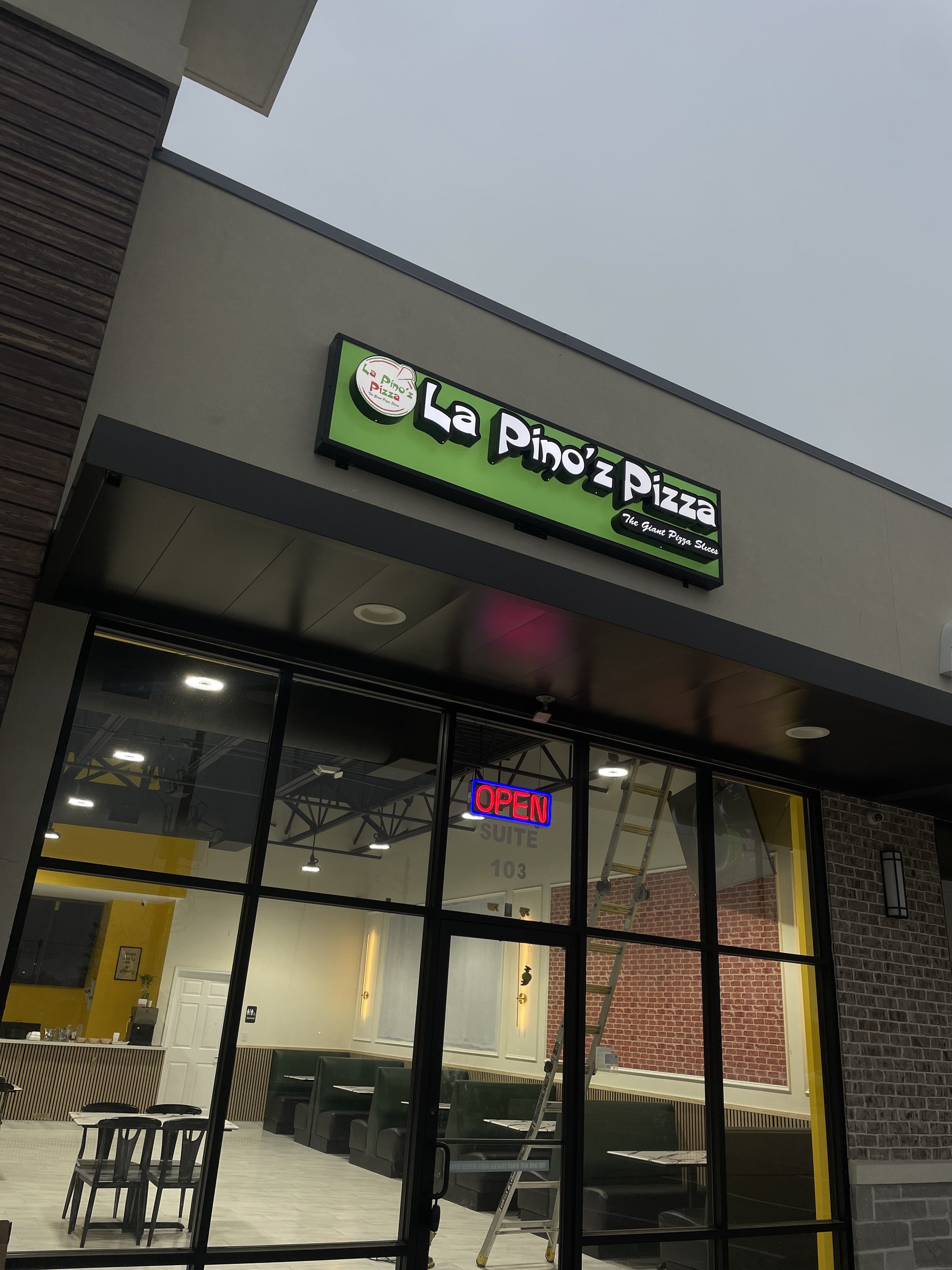 Letrero iluminado con letras de canal para La Pinos Pizza, Houston, TX