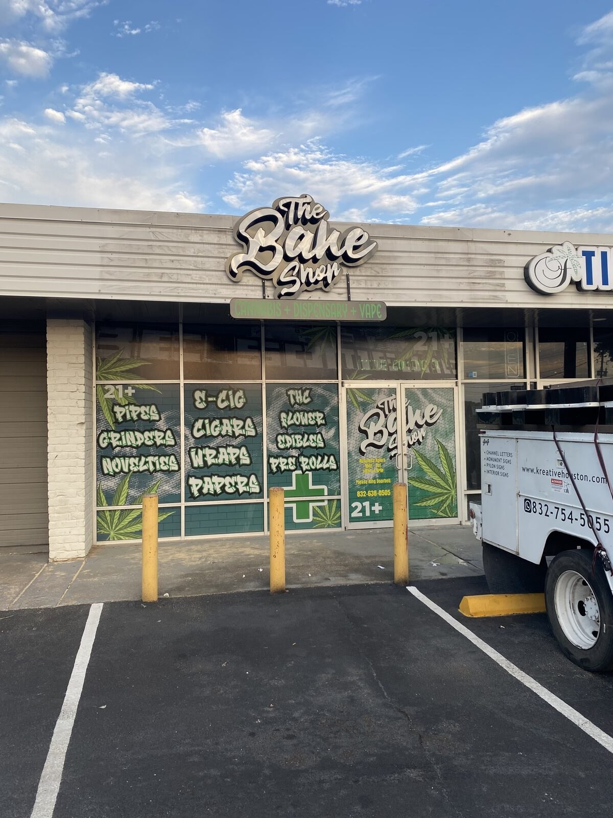 Letrero de local y gráficos de ventana de The Bake Shop, Houston, TX