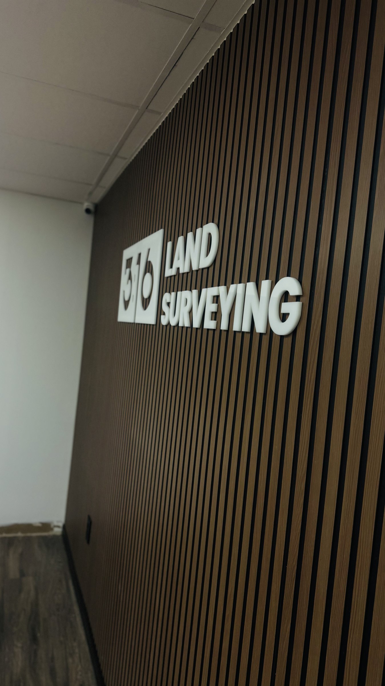 Letrero interior con letras 3D para 316 Land Surveying, Katy, TX