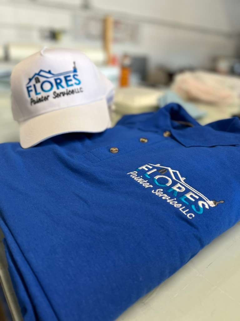 Polo y gorra bordados, material impreso, Houston, TX
