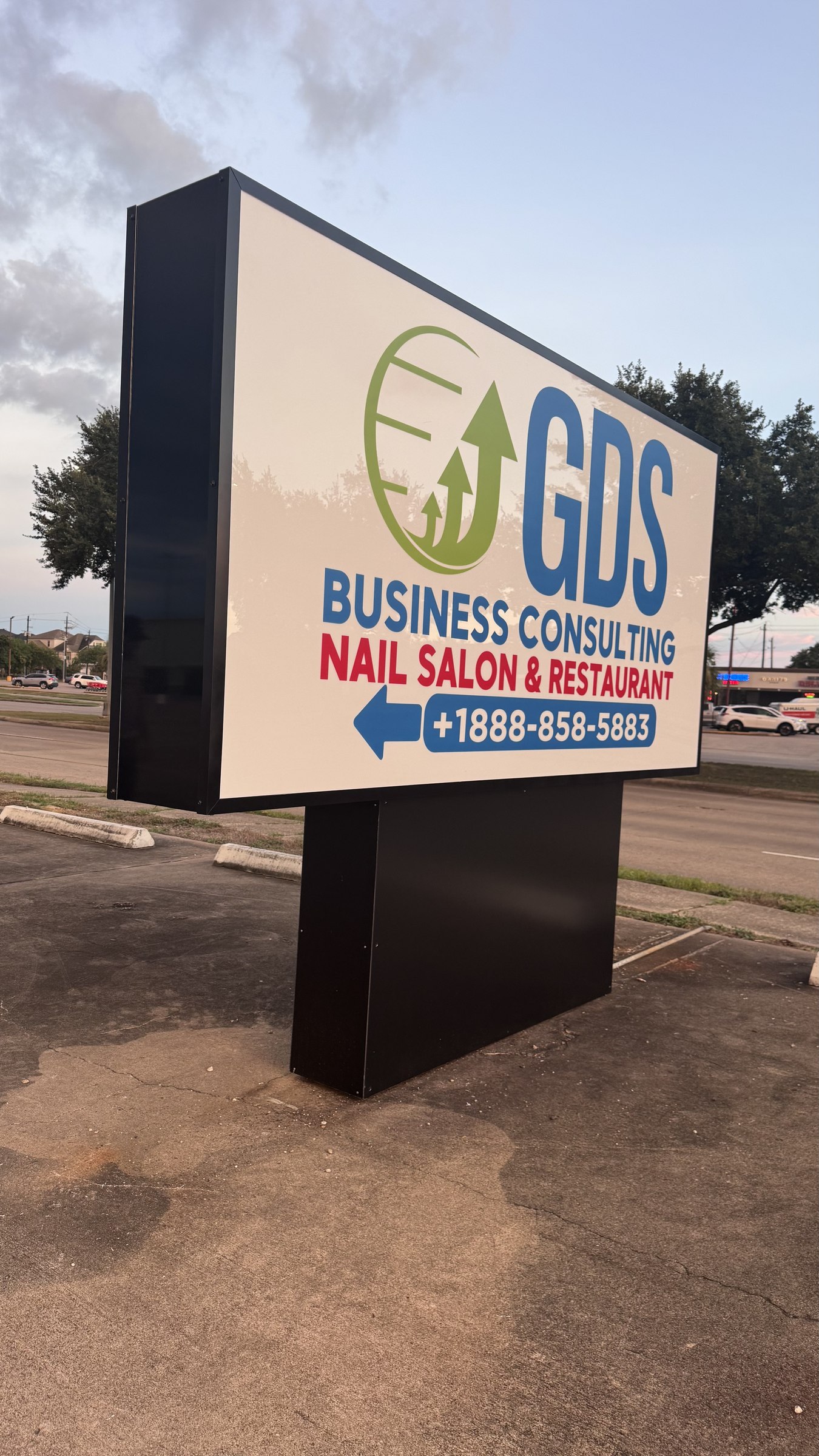 Illuminated cabinet sign on a pole for GDS Business Consulting in Houston, TX